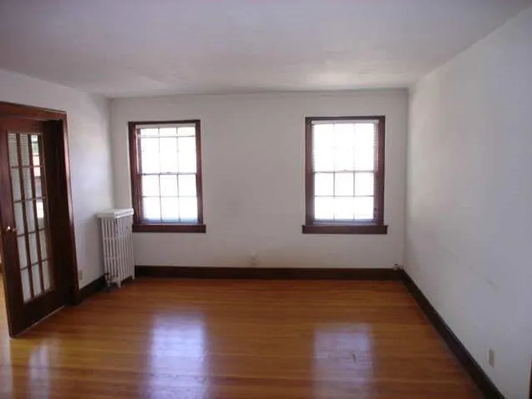 2206 Kendall Ave — Photo 3
