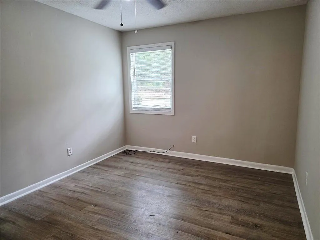 3 bed, 2.0 bath, 1331 sqft, $1,450 — Photo 2