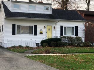 27821 Knickerbocker Rd, Bay Village, OH 44140