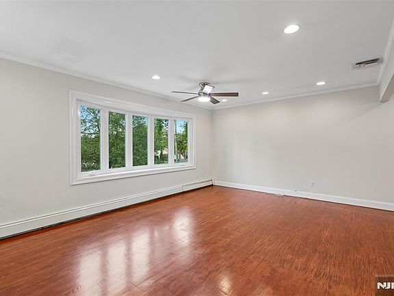 3rd image of 274 Oradell Avenue