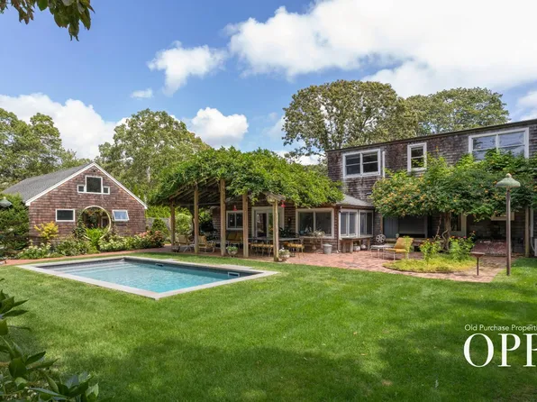 78 N Howells Point Rd, Bellport Village, NY 11713