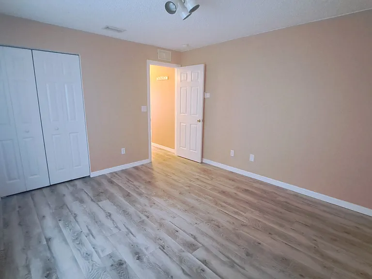 16 Lloshire Path — Photo 23