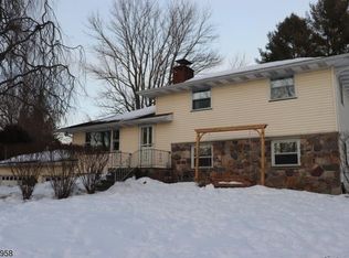 1 Starks Ln, Flanders, NJ 07836