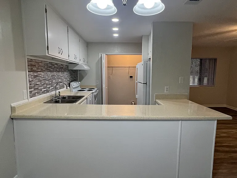 2660 N Point Ln #B — Photo 7