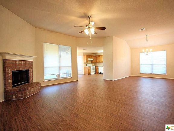 4th image of 1605 Paint Brush Dr