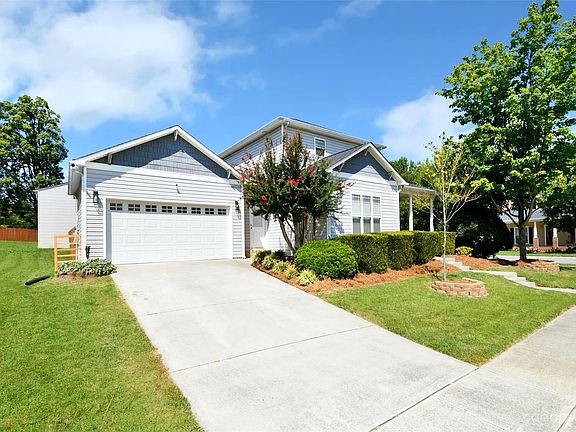 2nd image of 1703 Dewberry Pl