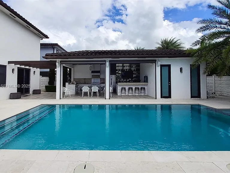 14670 SW 17th St — Photo 7