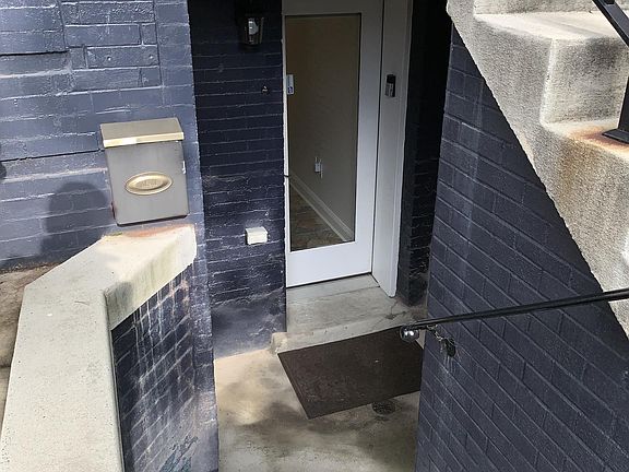 Front Entrance -Garden Apartment