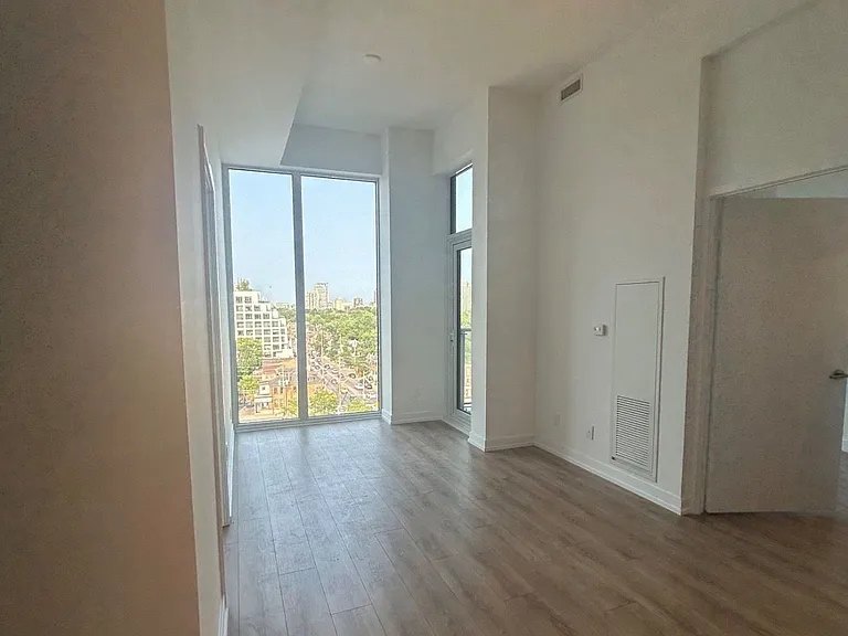 500 Dupont St #814 — Photo 16