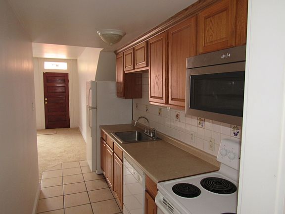 5th image of 811 Bowe St