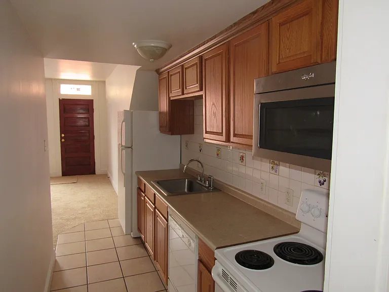 811 Bowe St — Photo 5