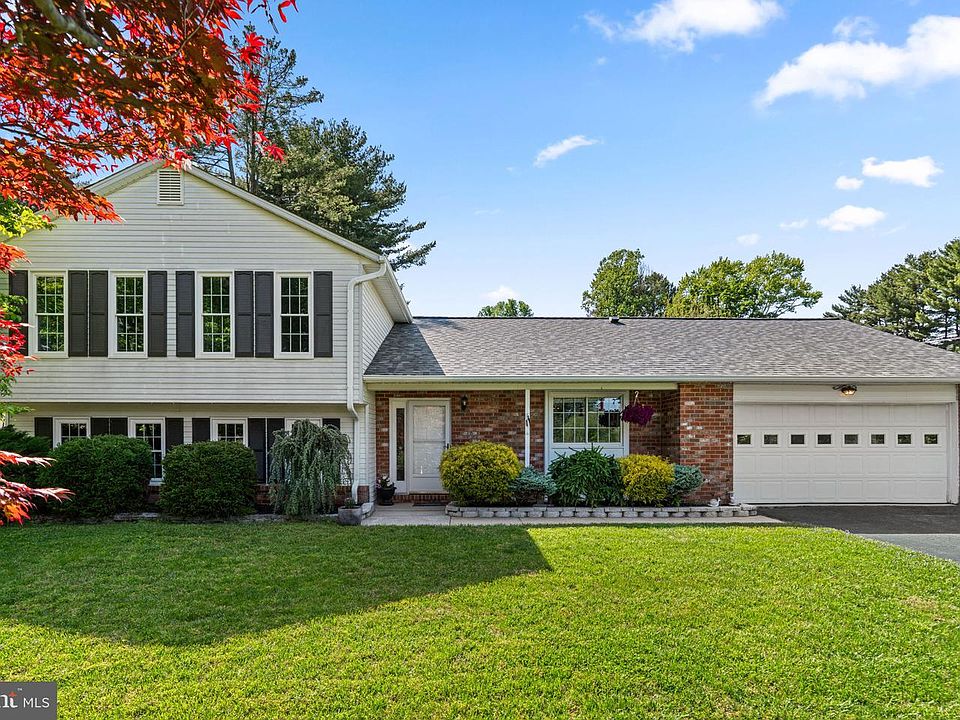 1st image of 10022 Waterford Dr