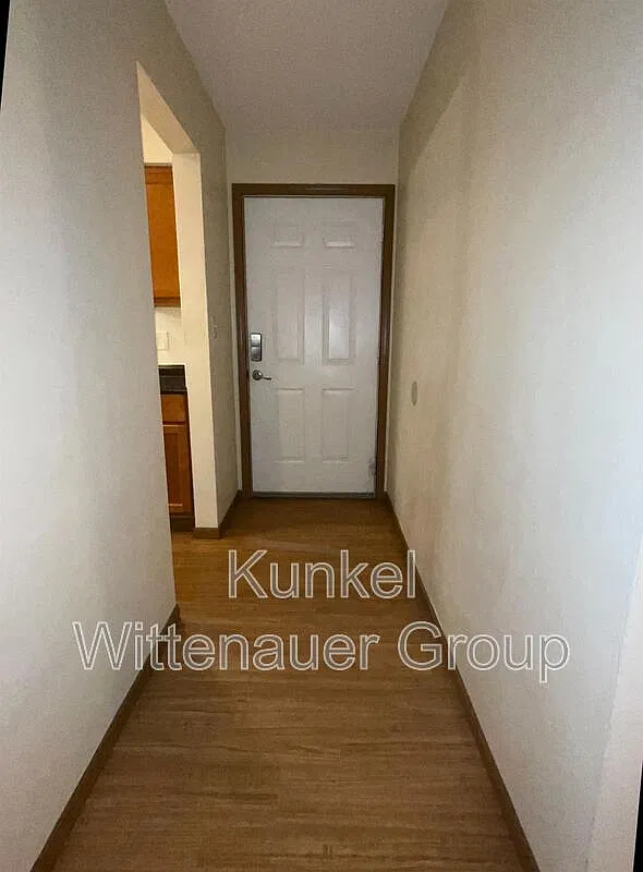 2 bed, 1.0 bath, 900 sqft, $775 — Photo 2