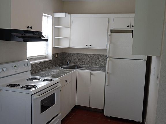 5th image of 609 NW 18th St #B