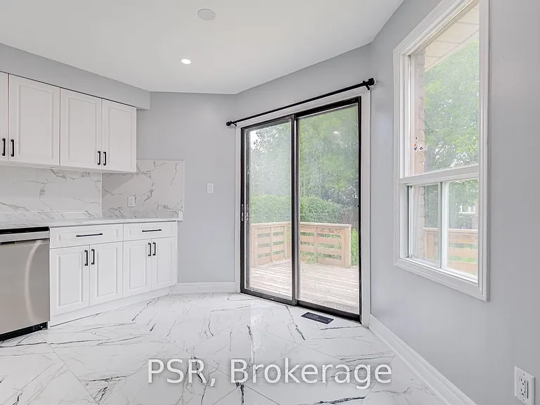 166 Adele Cres — Photo 29
