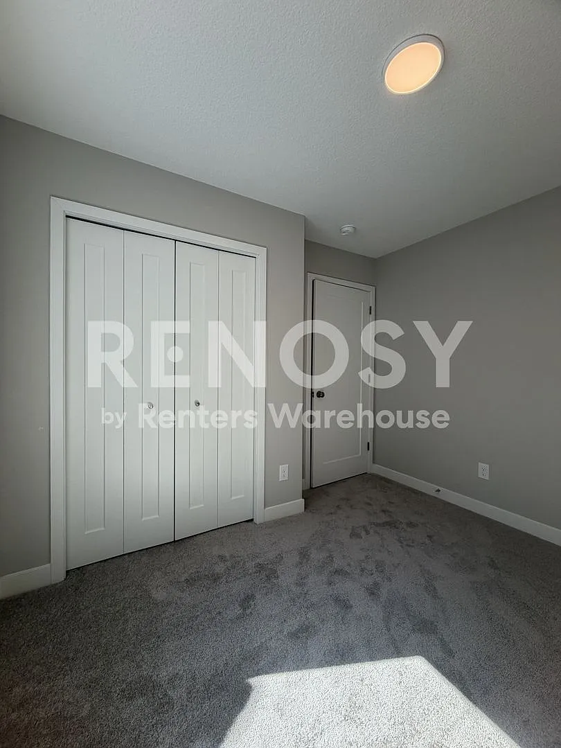 Available Now 4 Bedroom 2 Bath Townhome in St. Paul — Photo 1