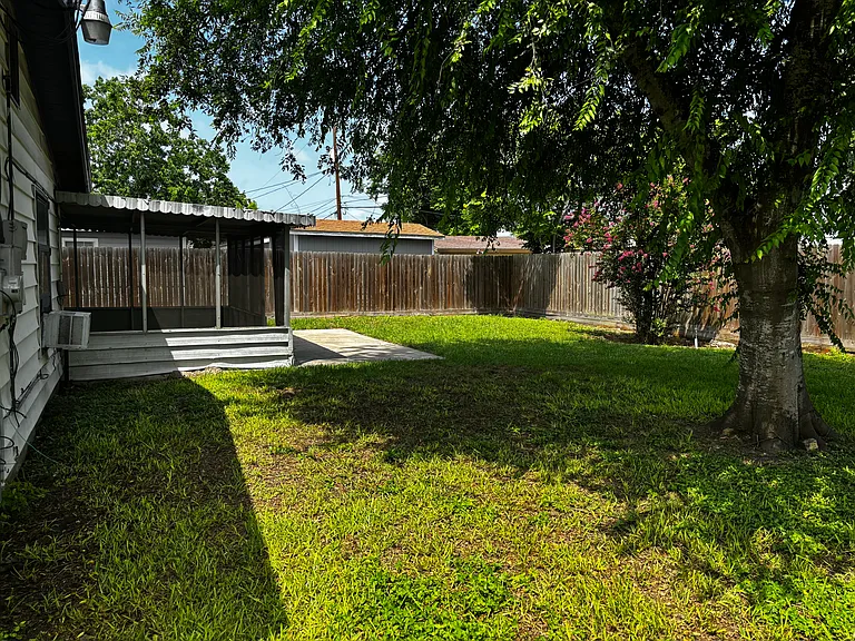 1518 Cambridge Dr — Photo 31