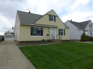 1690 Hawthorne Dr, Mayfield Heights, OH