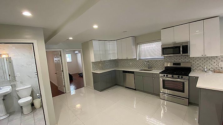 1st image of 21-20 Hoyt Ave S #1