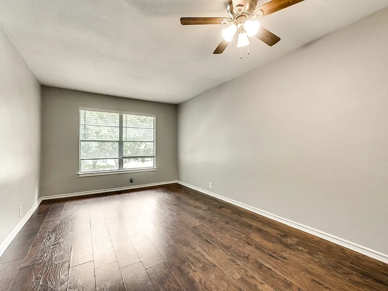 4602 Swiss Ave — Photo 10