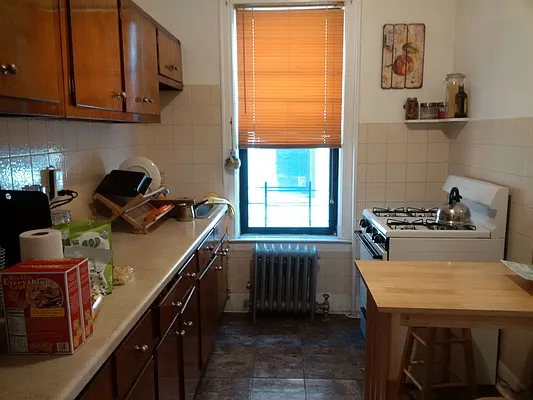 Rented by Halvatzis Realty | media 5