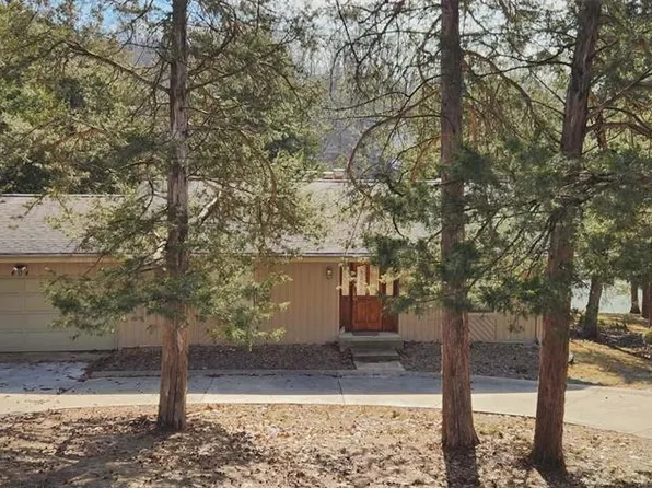 404 Marina Dr, Lake Sherwood, MO 63357