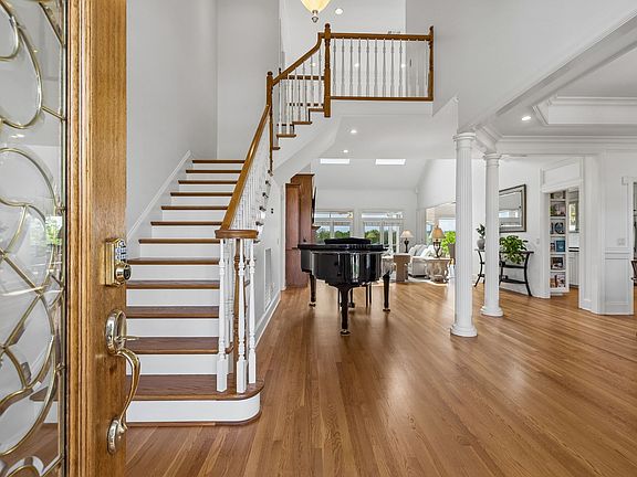 5th image of 236 Gardenridge Dr