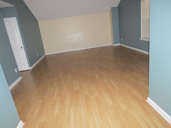 4th image of 410 Yellow River Ln