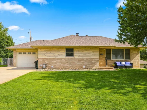 9593 Monticello Dr, Dubuque, IA 52003