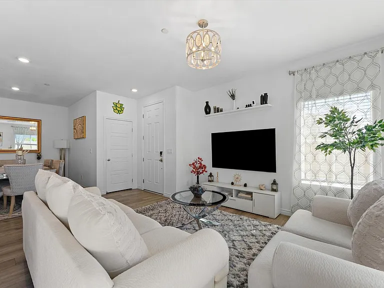237 Callen Falls Ave #2011 — Photo 6