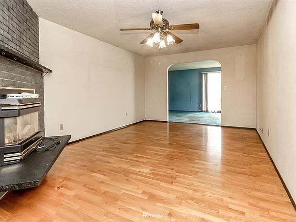 4th image of 6106 E N Street