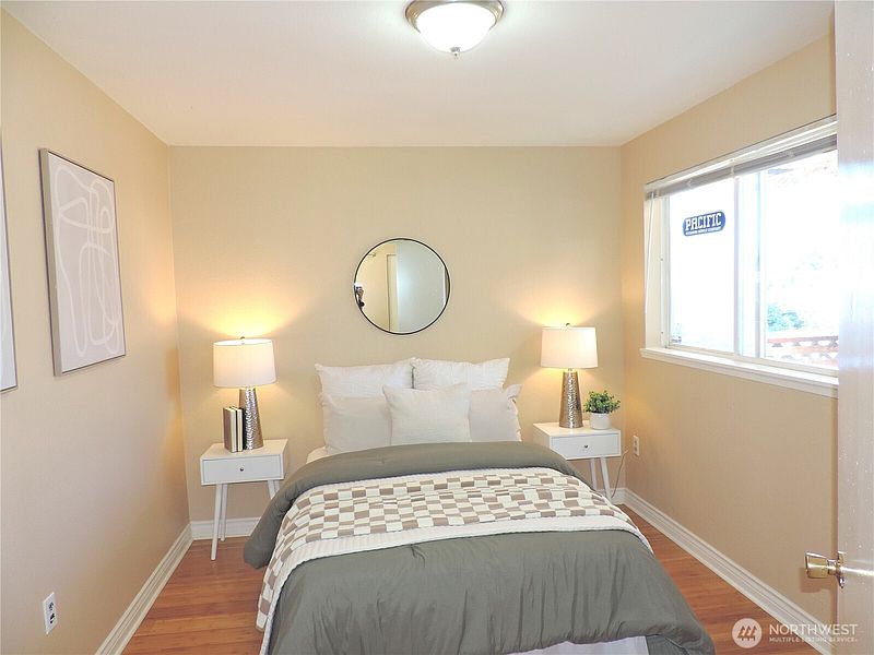 4th image of 10233 10th Avenue SW