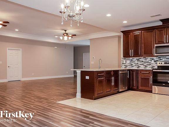 5th image of 301 Ray Ella Dr