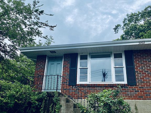 3rd image of 3202 Blair Blvd #B
