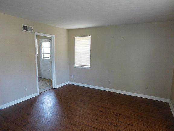 2nd image of 3043 Carnes Ave