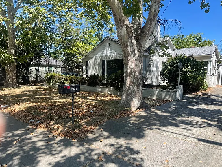 2649 21st Ave — Photo 6