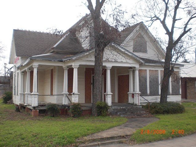 1st image of 906 Avenue B