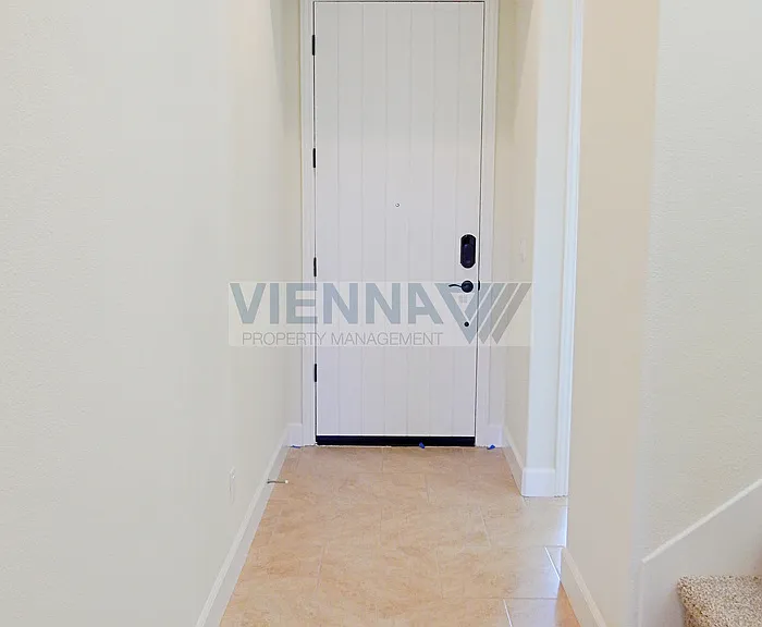 1062 Yucca Dr — Photo 3