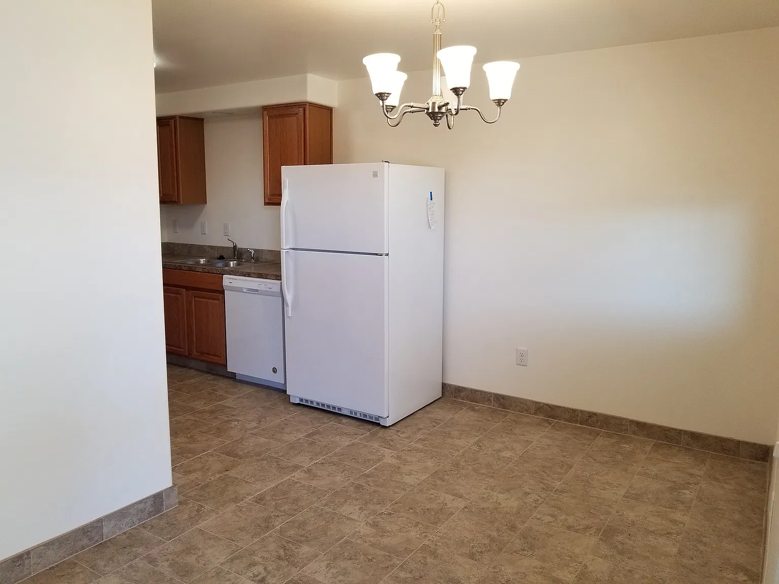 2 bed, 954 sqft, $1,250 — Photo 2