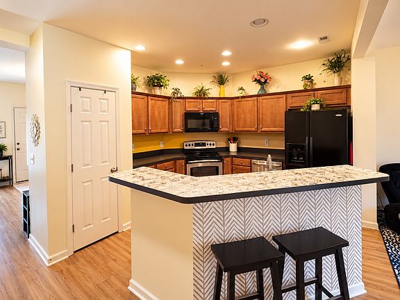 4th image of 4013 Clinton Ln