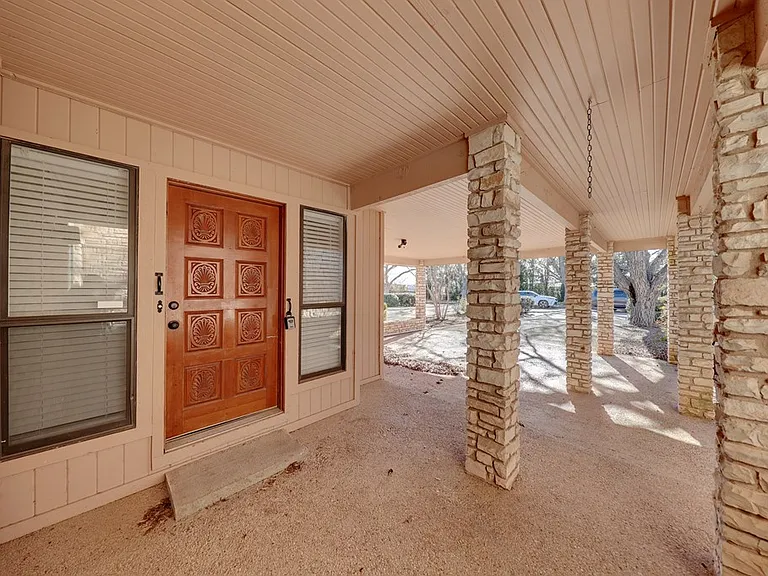 2745 Bandera Hwy — Photo 2