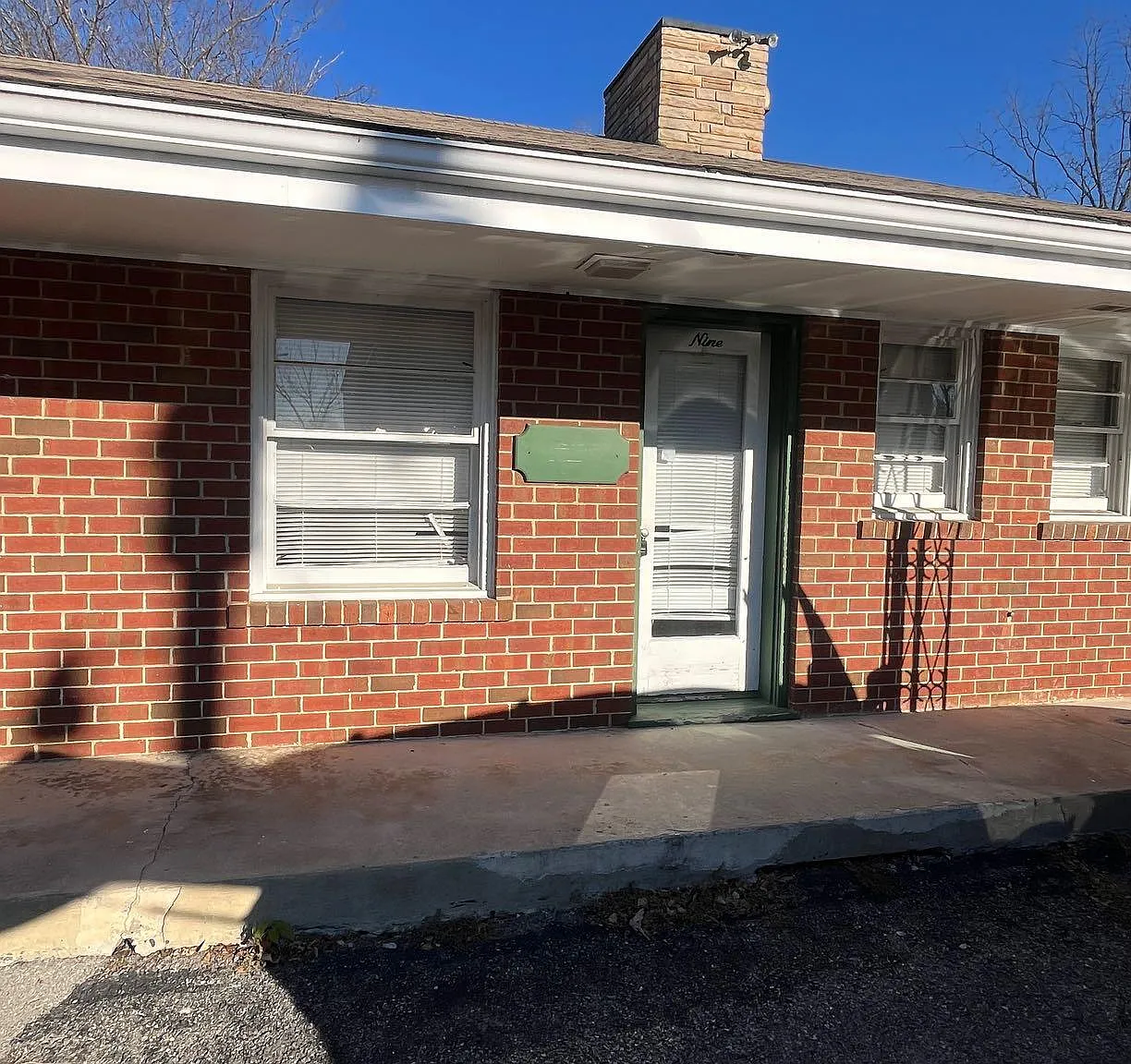 Studio, 1.0 bath, 293 sqft, $400 — Photo 1