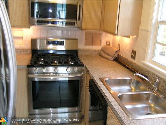 4th image of 739 NE 17th Way