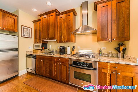 3rd image of 1651 W Balmoral Ave APT 3