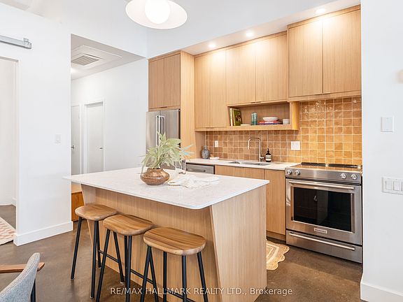 5th image of 233 Carlaw Ave #406