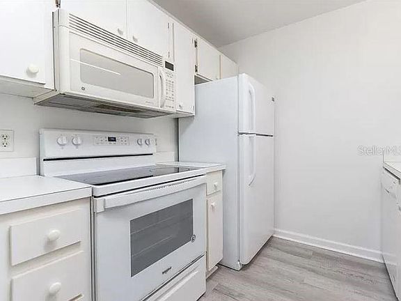 5th image of 3800 SW 20th Ave APT 311