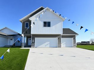 6805 Deer Creek Loop, Horace, ND 58047