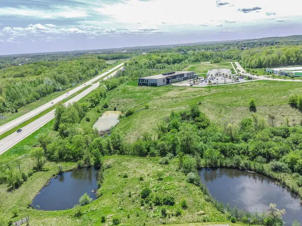 1275 West PARADISE DRIVE, West Bend, WI 53095