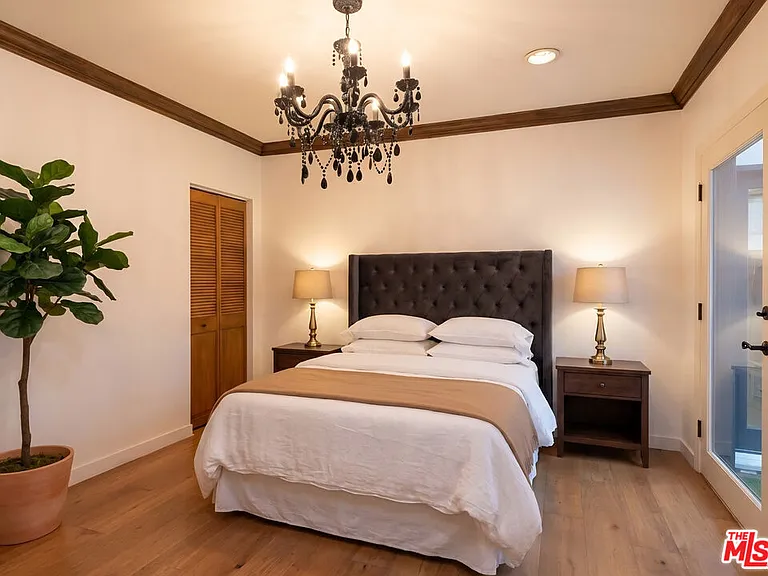 1407 N Beverly Dr — Photo 43