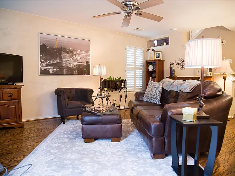 31 N Walden Elms Cir — Photo 10